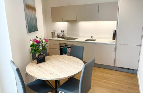 Urban Gateway Spacious Apartment with free parking - Photo 18