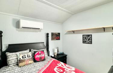 Route 66 Pop Stop-Minutes to Main St - Foto 21