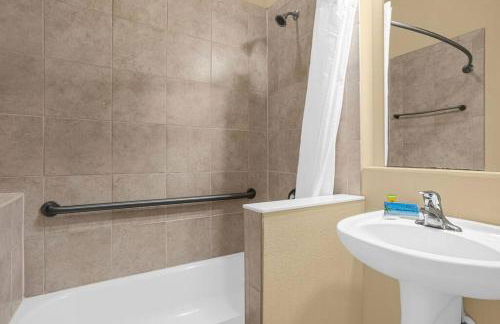 Enchanted 4BR Family Style Townhome in Disney Area - Photo 24