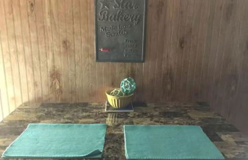 Rustic Cabin Rental for a Secluded Escape to Whale Island, Alaska - Foto 11