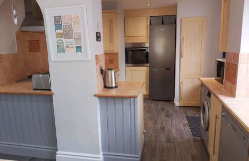 Croeso; Cosy and ideally located for mountains and beaches - Photo 13