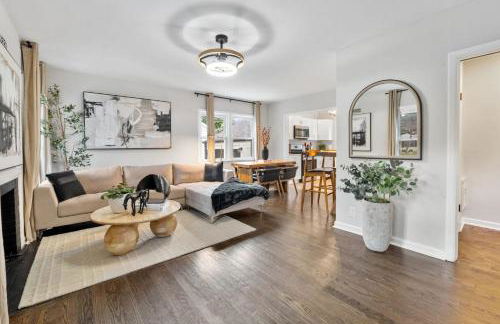 Relax & Play - 4BR Home with Game Room for Family & Outdoor Area - Foto 1