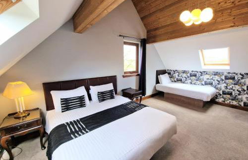 Lbtie Lodge with Two Private Hot Tubs - Fife - Loch Leven - Lomond Hills - Photo 4