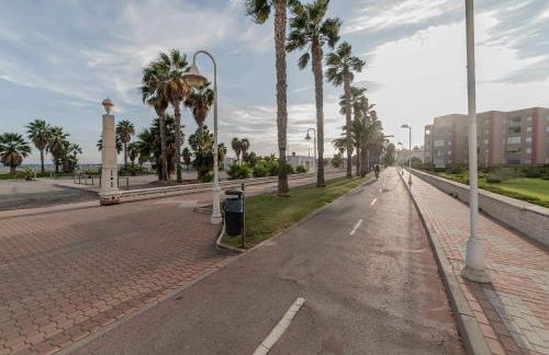 RentitSpain - Motril - Apto Falucho Varadero Relax, Mar y Comodidad - Foto 8