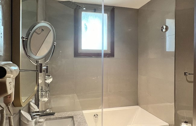 City Seasons Suites - Photo 36