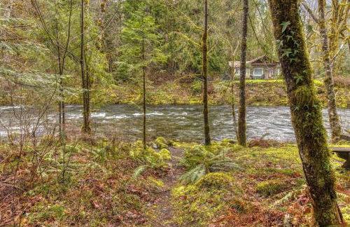 Thompson Cabin - Charming Salmon Riverfront A-Frame Oasis w/ fireplace - Foto 13