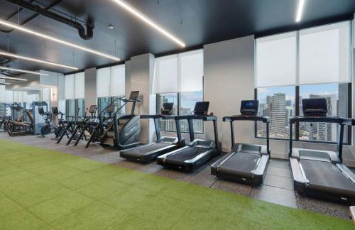 Downtown Condo with Den and Pool Access - Foto 51