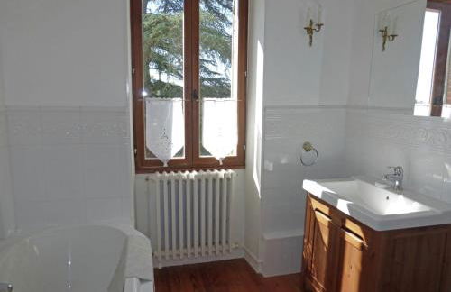 Luxurious Villa in Cazaubon with Swimming Pool - Photo 15