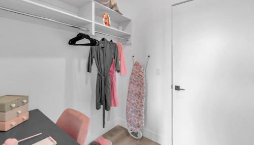 Pink Heaven Indoor Pool, FREE Parking, Near NYC - Foto 5, wardrobe