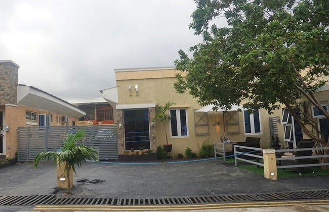 Premiership UK Suites - Photo 27