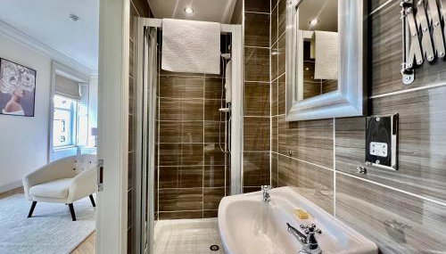 Flora in ApartNest Auchterarder - Foto 5, Shower