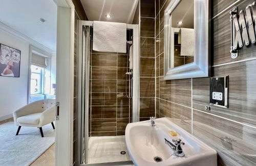 Flora in ApartNest Auchterarder - Photo 11