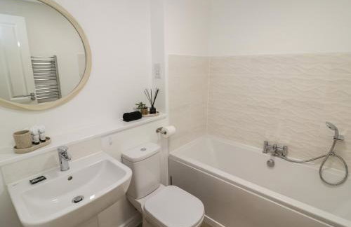 Silverstone Paddock Retreat - Photo 29