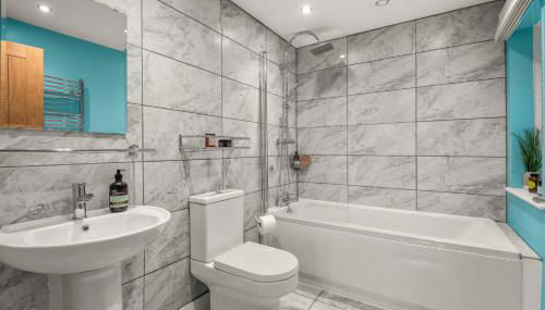 The Flat at Hillcroft for four guests - Foto 3, Shower