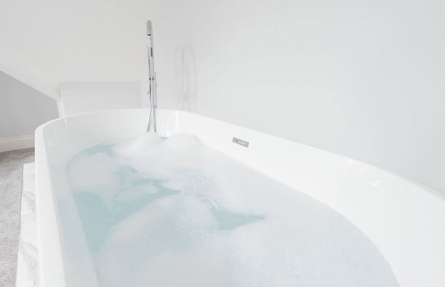 Willow Lodge With Hot Tub - Photo 6