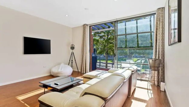 Sleek Modern Pad next to Spark Arena: Zodiak Stays - Foto 3, Habitación