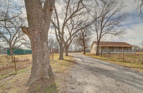 Game Room and Large Yard Vinita Farmhouse! - Foto 28