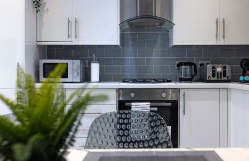 Flatzy - Modern 3 Bedroom Home in City Centre - Foto 13