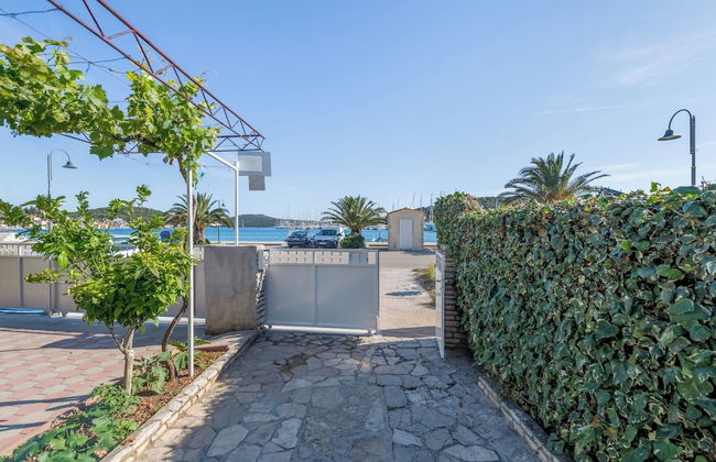 Seafront apt With Balcony, sea View and Mooring - Foto 20