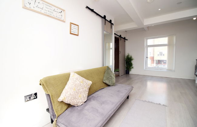 Skyline Immaculate 2-bed Apartment in Swansea - Photo 16