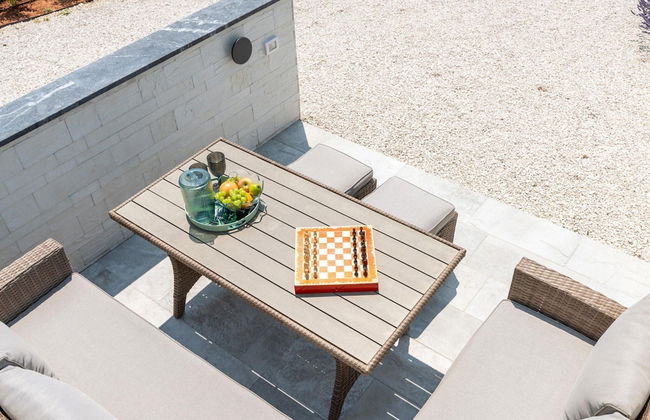 Modern Villa With Swimming Pool and Fenced Garden - Photo 35