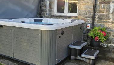3 Bedroom Barn Conversion with HOT TUB-Garden View - Ty Cerrig Barn - Foto 2