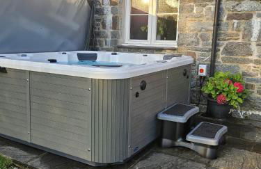 Stunning Barn Conversion with HOT TUB and ALPACAS - Ty Cerrig Barn - Photo 4