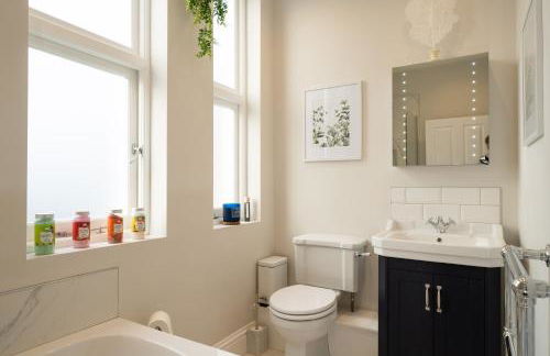 The Regal Apartment - Photo 27