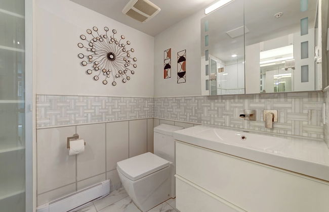 Art Deco Broadway Bedroom (with Shared Common Area) - Photo 14