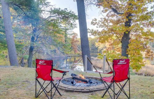 Antiquing and Fishing Riverfront Waupaca Home! - Foto 33