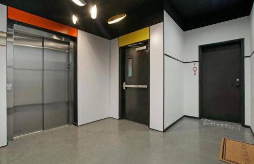 Elegant 2BR Apartment with In-Unit Laundry - Sheridan 102 - Photo 17