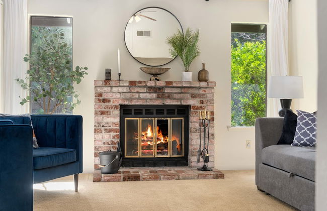 Delightful Home w Fireplace Patio Fire Pit - Foto 8