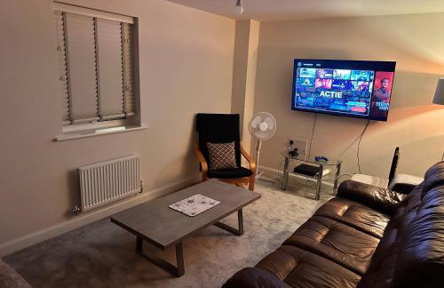 4 Bed Room Service Accommodation - 2 Parkings - Fibre Wi-Fi - Workstation - Foto 6