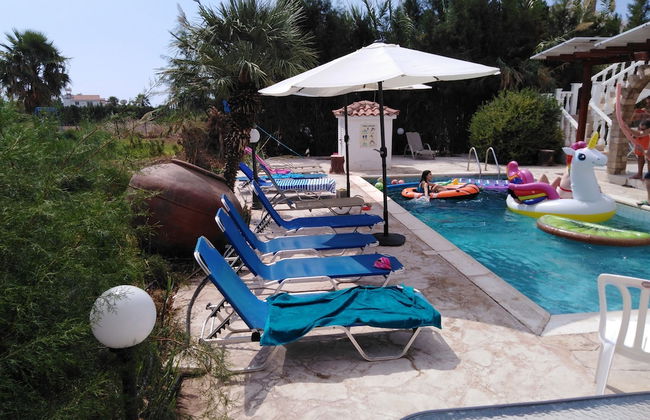 Lovely six Bedroom Villa in Coral Bay - Photo 35