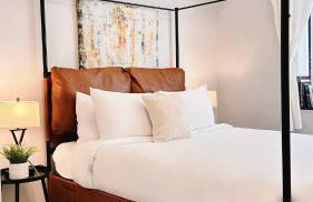 Spacious 3B2B Downtown Apt, Kitchen and Laundry, Walk to PPAC & Convention Center - Foto 10