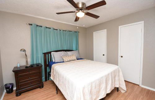 10 Minutes from IAH and Mall, Newly Rehabbed - Foto 31