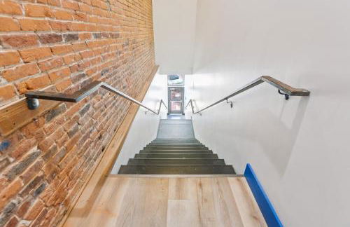 Rustic-Industrial Loft with Courthouse Views apts - Photo 30