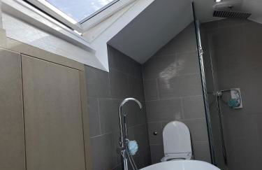 Modern Newly Renovated 3 Story House in Ebbw Vale - Foto 15