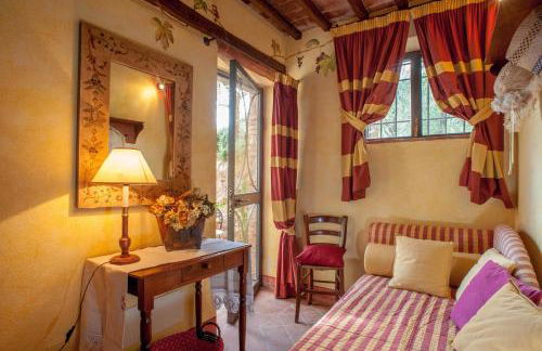Romantic farmhouse villa Pallina to sleep 5 guests - Photo 21