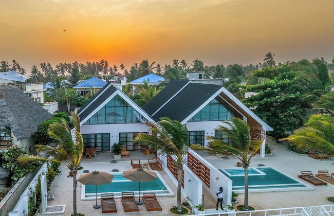 Solymar Staffed Beach Front Villa - Photo 49