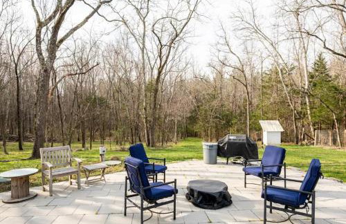 Relax in an upscale, renovated gem - Foto 46