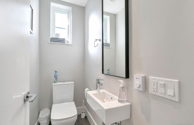 Modern Townhouse at Marine by Elevate Rooms - Photo 19