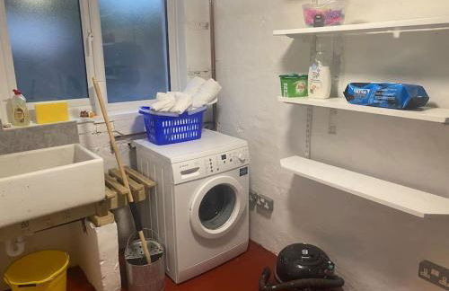 A modern, dog-friendly 3 bedrm canal side property - Photo 15