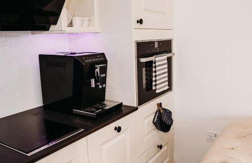 Cottage with Hot Tub - near Cheltenham and Tewkesbury - Photo 13