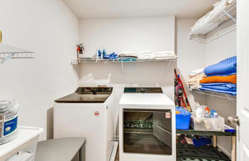 Work, Explore & Relax: Modern Townhome in Lula! - Photo 27
