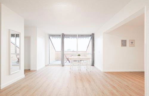 Tolstov Apartments - 5 Room Apartment - Balcony - Kitchen - Washing machine - next to Cologne - Foto 4