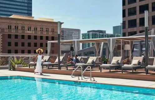 Stylish 3BR High-Rise with Pool, Hot Tub & Rooftop Views - Foto 20