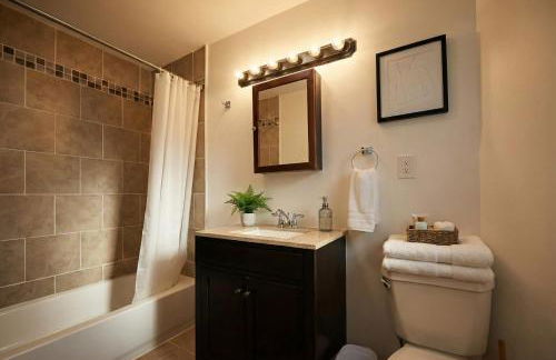 The Terrace at Park Place 2nd floor walk up -cozy 2 bedroom fast WiFi free coffee - Foto 6