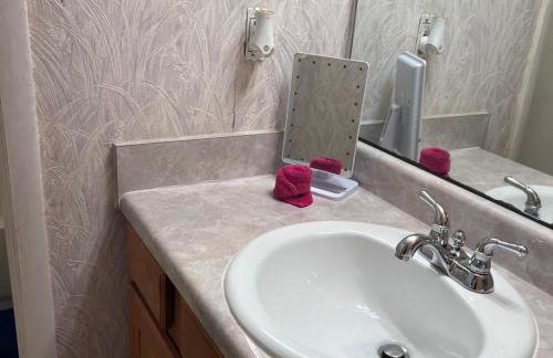 #2BR Cozy Villa - Mins to Historic STM Amusement Park! - Foto 5