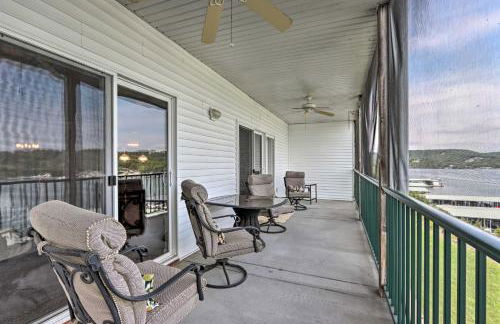 Lakefront Balcony and Pool Access Camdenton Condo - Foto 19